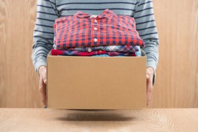 Гуманітарна допомога для ВПО у Дніпрі: можна отримати одяг, взуття, іграшки, книги та інші речі