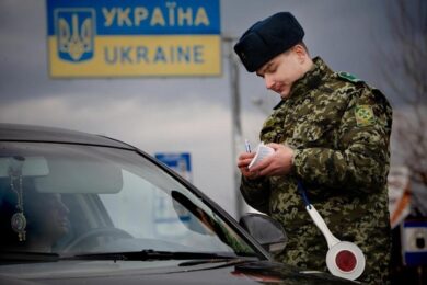 Ще одна країна ЄС запровадила нові правила в’їзду для українців – що варто знати