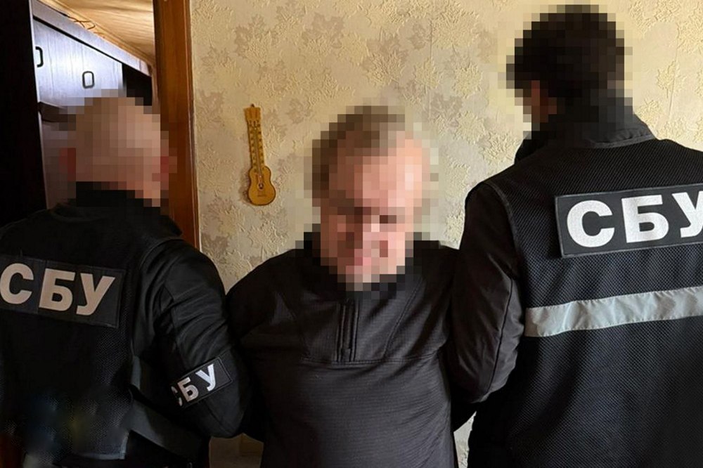 Наводив авіабомби на ЗСУ та штурмовиків поліції: СБУ затримала російського агента 1 Наводив авіабомби на ЗСУ та штурмовиків поліції: СБУ затримала російського агента