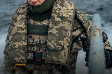 Рятують на воді навіть у повному спорядженні: ЗСУ отримають нові бронежилети