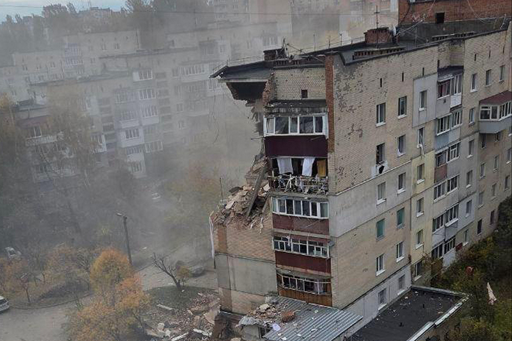 Вибух газу у Хмельницькому вщент знищив 3 поверхи багатоповерхівки – що відомо 1 Вибух газу у Хмельницькому вщент знищив 3 поверхи багатоповерхівки – що відомо