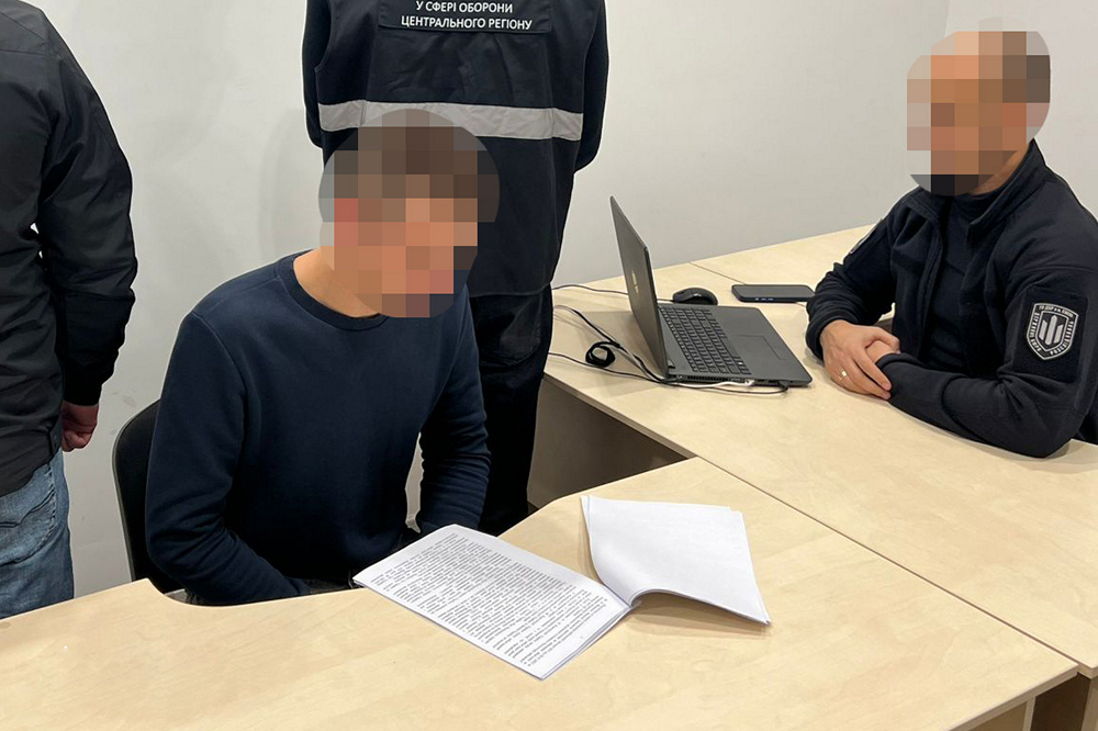 Майже рік платив "мертвим душам" - затримано начальника фінслужби військової частини на Київщині 1 Майже рік платив "мертвим душам" - затримано начальника фінслужби військової частини на Київщині