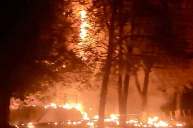 Є влучання в заклад освіти, виникли пожежі – ворог атакував Запоріжжя (відео)