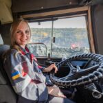 Вчилася на бандуристку, але стала першою в історії ГЗК жінкою – водійкою кар’єрного самоскиду. Знайомтеся, Анна з Кривого Рогу!