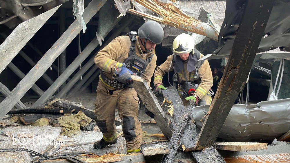 Армія РФ атакувала пологовий будинок у Сумах (фото, відео)