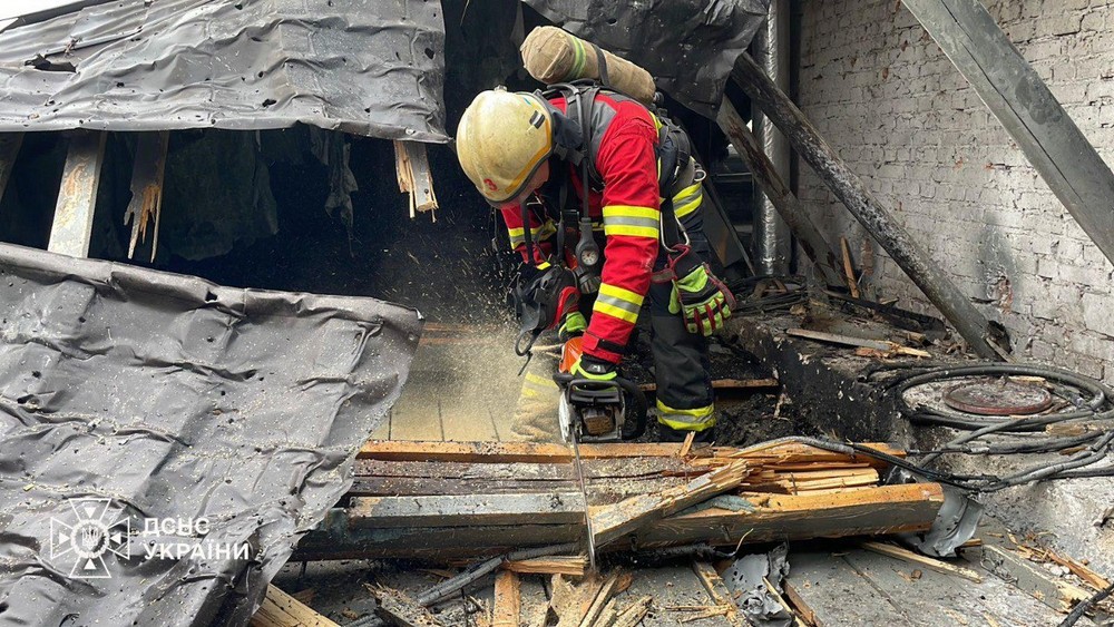 Армія РФ атакувала пологовий будинок у Сумах (фото, відео)