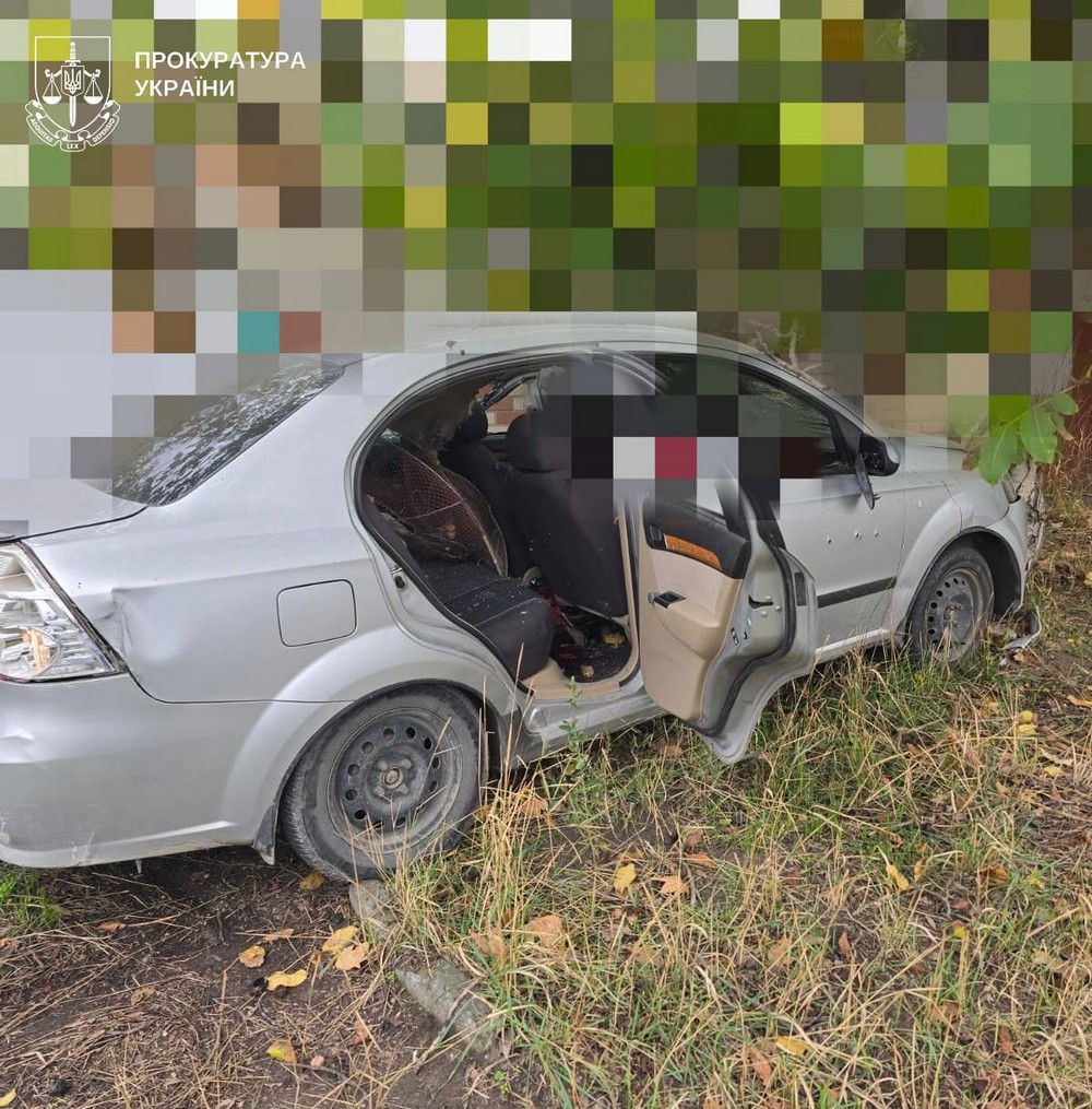 Окупанти вбили двох людей, вдаривши по авто у Херсоні, за минулу добу в області загиблий і 13 поранених (фото