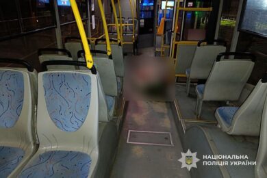 В автобусі Кривого Рогу сталася смертельна різанина між пасажирами