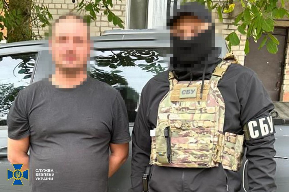 Допомагав катувати земляків: затримано колаборанта на Херсонщині, який працював на росіян 1 Допомагав катувати земляків: затримано колаборанта на Херсонщині, який працював на росіян
