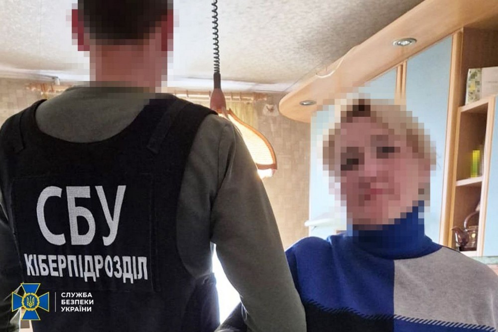 Працівниця банку в Одесі зливала ворогу персональні дані військових 1 Працівниця банку в Одесі зливала ворогу персональні дані військових