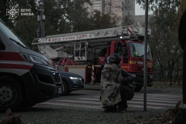 Ворогом здійснена чергова масована нічна повітряна атака 22 жовтня. Окупанти запустили по Україні багато безпілотників і ракет. Били в основному по енергетиці, але під ударом опинилися і звичайні житлові будинки та інша цивільна інфраструктура. На жаль, є загиблі. Серед них діти – у тому числі немовля. Десятки постраждалих - серед них теж є діти. Виникли пожежі, багато руйнувань.
