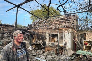 Вбили жінку, а серед поранених дитина: вранці 24 жовтня армія РФ вдарила по Херсону (фото)