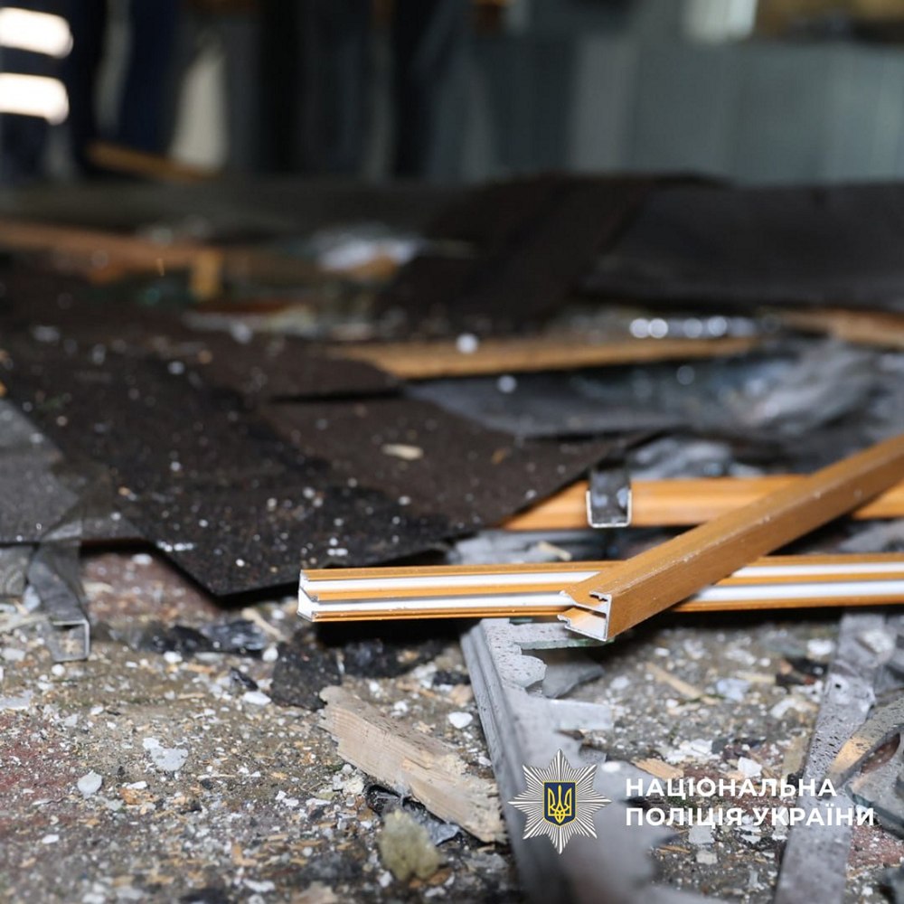 Окупанти знову запустили дрони на Харків: влучання у двох районах, постраждали люди Окупанти знову запустили дрони на Харків: влучання у двох районах, постраждали люди