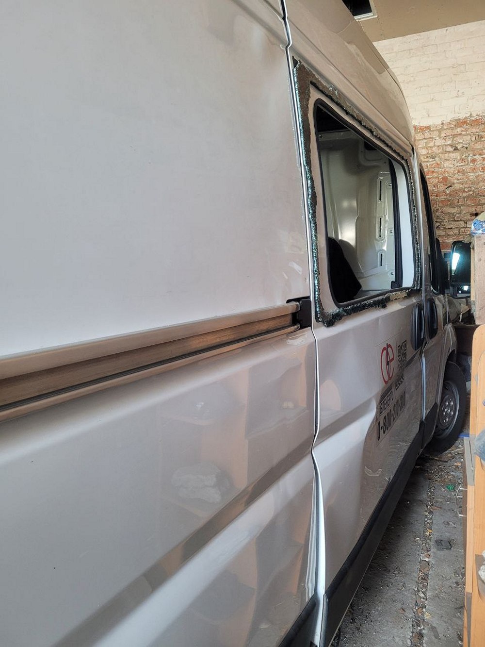 Ворог вдарив по енергетиках під час ремонтних робіт на Чернігівщині (фото) Ворог вдарив по енергетиках під час ремонтних робіт на Чернігівщині (фото)