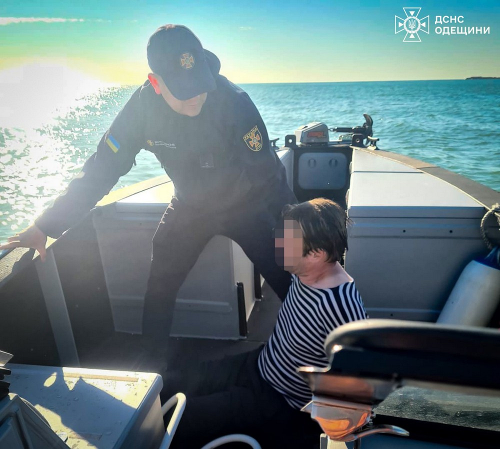 Вирішив скупатися в морі 31 жовтня: у Чорноморську водолази врятували чоловіка Вирішив скупатися в морі 31 жовтня: у Чорноморську водолази врятували чоловіка