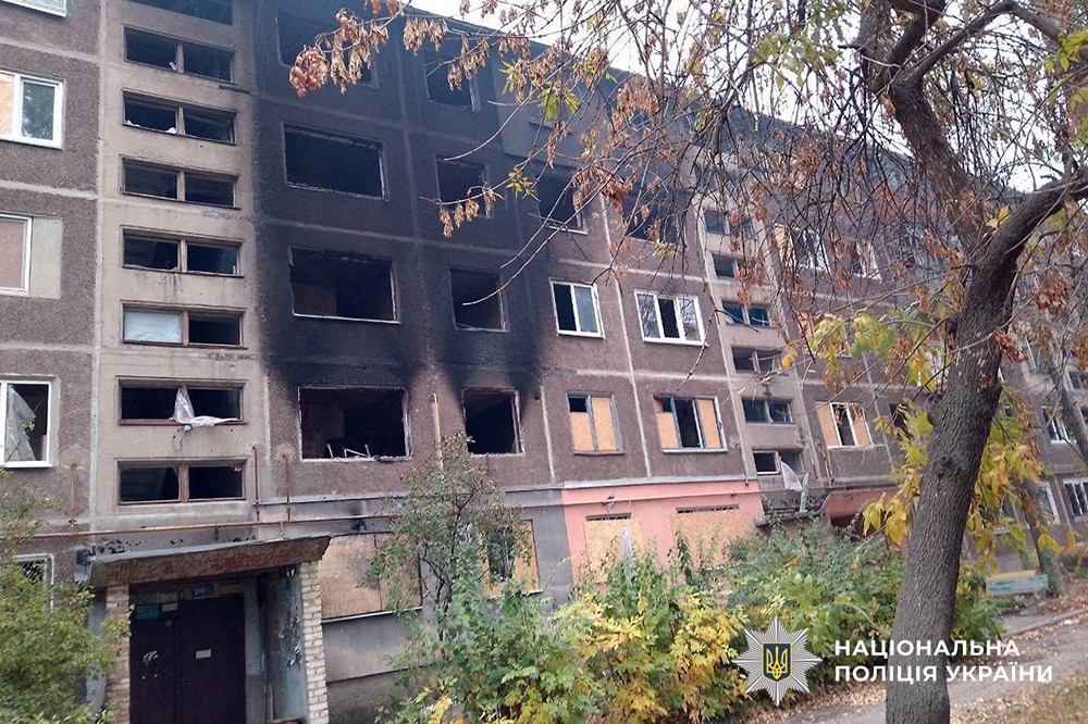 Є жертва і поранені, пошкоджено автошколу, заклади освіти, 22 житлові будинки - наслідки обстрілів Донеччини