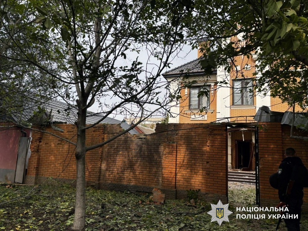 8-річному хлопчику відірвало ногу через удар дроном по авто у Херсоні: терор області посилився (фото)