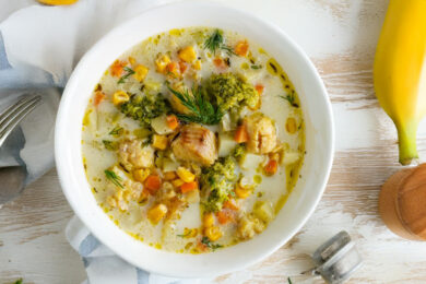 Рецепт дня: «Рибний чаудер — кремовий суп із хеком, овочами та вершками»