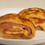 Рецепт дня: «Картопляний рулет із бужениною та сиром»