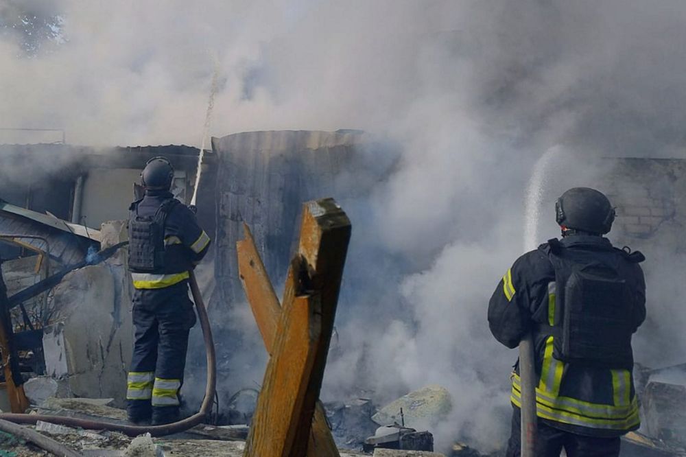Окупанти вбили жінку та атакували рятувальниців, які гасили пожежу у Херсоні (фото) 1 Окупанти вбили жінку та атакували рятувальниців, які гасили пожежу у Херсоні (фото)