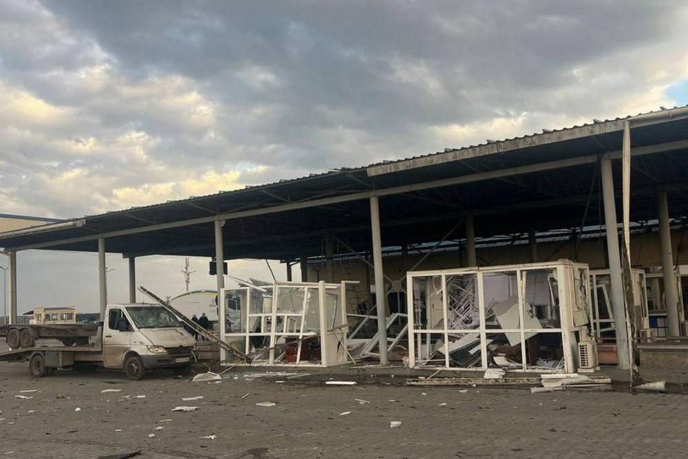 Нічна повітряна атака 22 листопада: удар по кордону, понівечено пункт пропуску, є поранені – все, що відомо (фото) 1 Нічна повітряна атака 22 листопада: удар по кордону, понівечено пункт пропуску, є поранені – все, що відомо (фото)