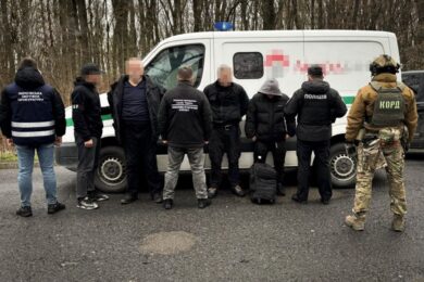 З мигалками перевозили ухилянтів зі Львова до кордону – на Закарпатті затримали інкасаторів