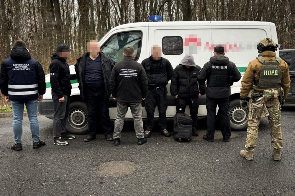 З мигалками перевозили ухилянтів зі Львова до кордону – на Закарпатті затримали інкасаторів 1 З мигалками перевозили ухилянтів зі Львова до кордону – на Закарпатті затримали інкасаторів