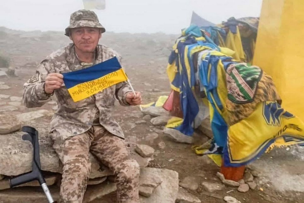 Підкорив Говерлу на протезах український Захисник і батько полеглого Героя (фото) 1 Підкорив Говерлу на протезах український Захисник і батько полеглого Героя (фото)