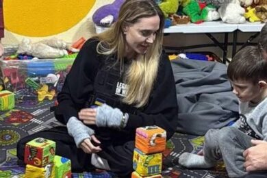 Повідомляють, що Анджеліна Джолі відвідала Херсон – що про це відомо (фото)