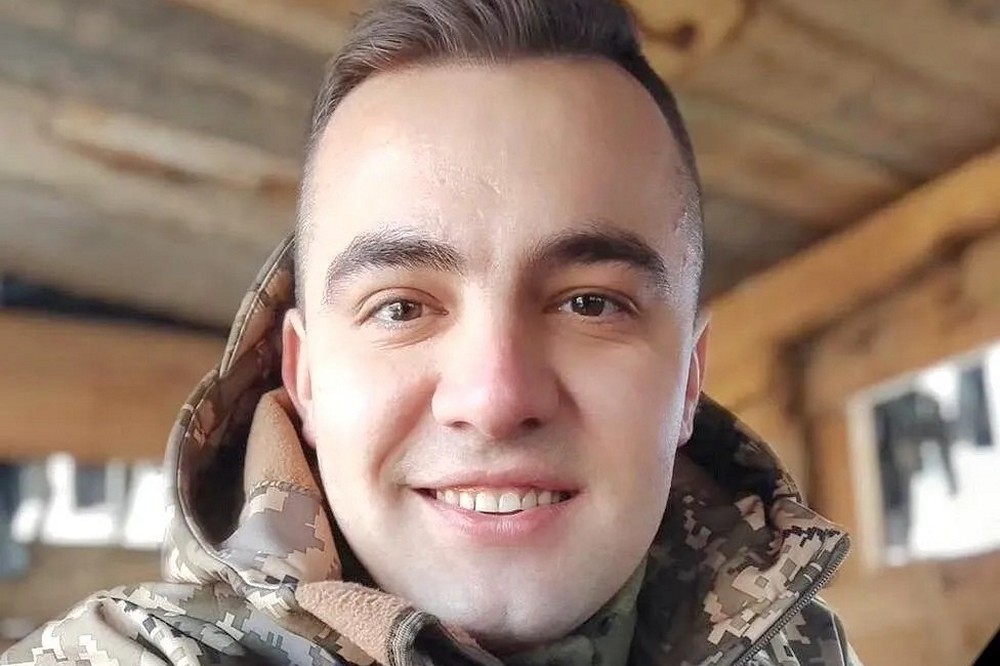 На фронті загинув захисник з Дніпропетровщини Максим Тимощук, відомий жартівливим відео про службу 1 Став відомим завдяки жартівливим відео про службу - на фронті загинув захисник з Дніпропетровщини Максим Тимощук
