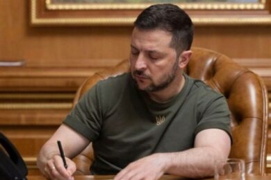 Зеленський підписав закон про контроль за законністю рішень місцевих рад