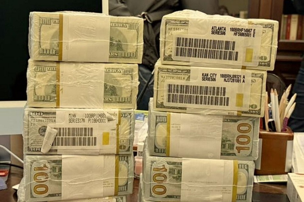 Міндич втік, НАБУ вилучило 4 млн доларів - що відомо про операцію з викриття корупції в енергетиці 1 НАБУ вилучило понад 4 млн доларів в ході операції з викриття корупції в енергетиці