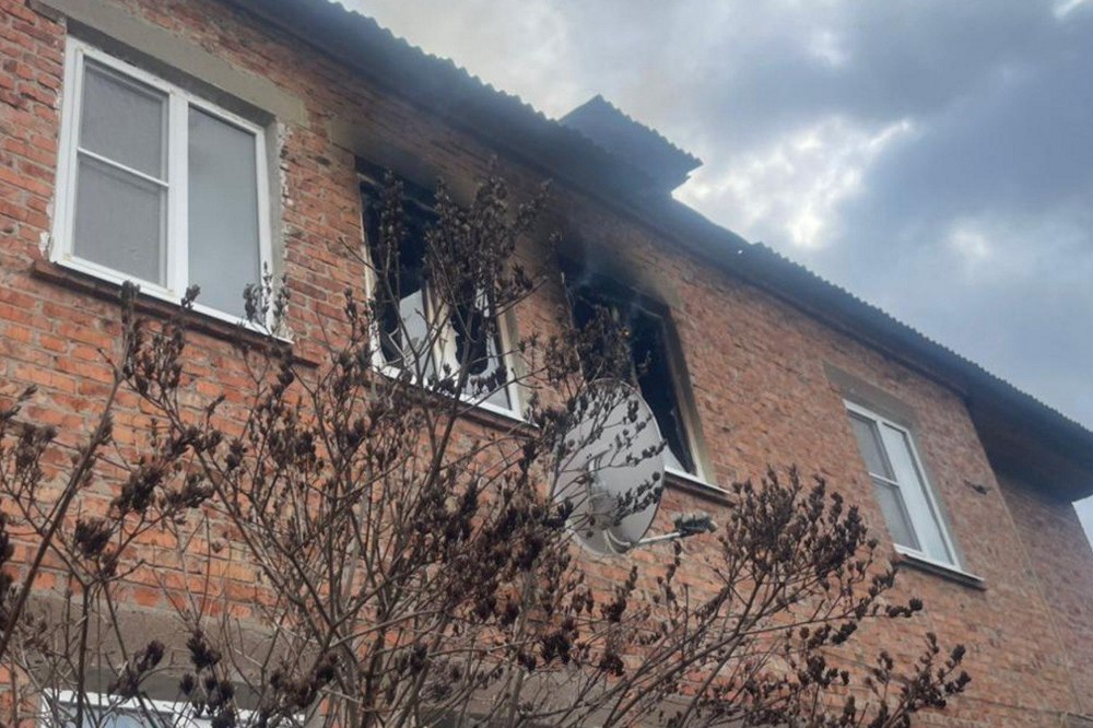 Через детонацію ВНП зайнялася пожежа в квартирі у Дружківці, є постраждалий (фото) 1 Через детонацію ВНП зайнялася пожежа в квартирі у Дружківці, є постраждалий (фото)