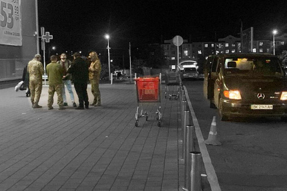 Якщо працівники ТЦК зупинили на вулиці: як поводитися, що говорити, про слід знати Якщо працівники ТЦК зупинили на вулиці: як поводитися, що говорити, про слід знати