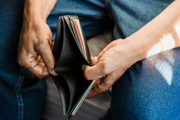 Не прийшли виплати ВПО: що обов’язково потрібно зробити переселенцю, аби не втратити кошти