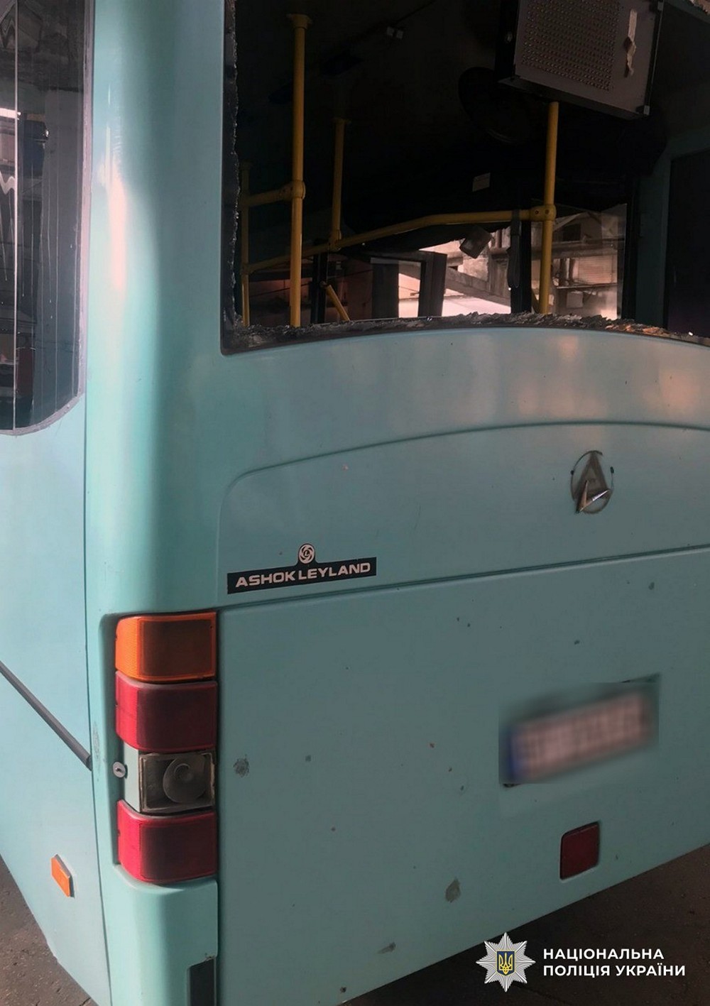 Є загиблі і поранені, ворог вдарив FPV-дроном по маршрутному автобусу – наслідки атаки на Херсонщину Є загиблі і поранені, ворог вдарив FPV-дроном по маршрутному автобусу – наслідки атаки на Херсонщину