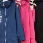 Допомога ВПО у Полтаві: можна отримати спортивні костюми та інший одяг для підлітків