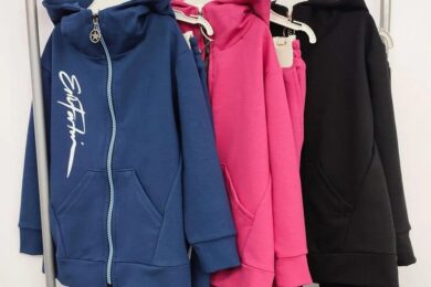 Допомога ВПО у Полтаві: можна отримати спортивні костюми та інший одяг для підлітків