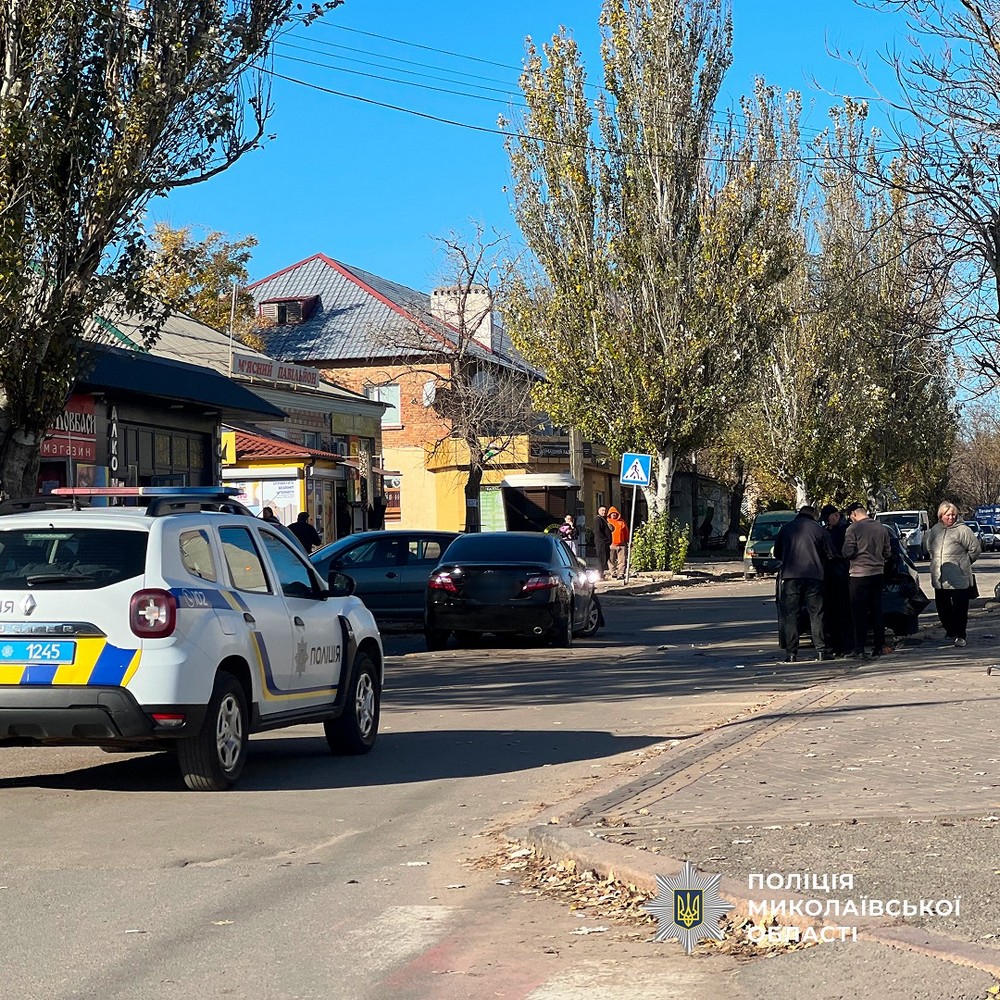 Внаслідок ДТП у Баштанці на Миколаївщині постраждали жінка і дитина. ЇХ збив на тротуарі п’яний водій. Внаслідок ДТП у Баштанці на Миколаївщині постраждали жінка і дитина. ЇХ збив на тротуарі п’яний водій.