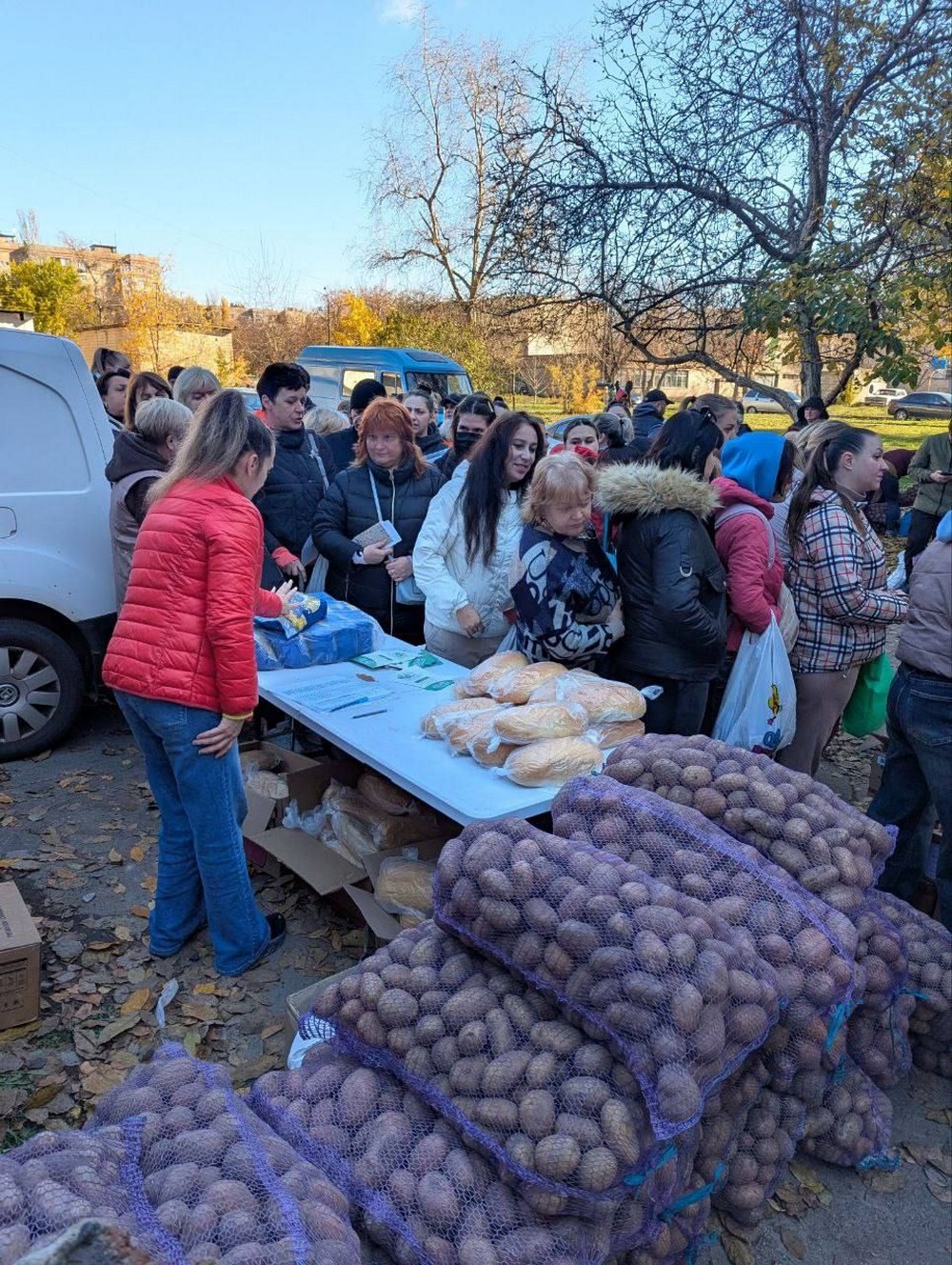 Гуманітарна допомога для місцевих і ВПО в Кривому Розі: можна отримати продукти Гуманітарна допомога для місцевих і ВПО в Кривому Розі: можна отримати продукти