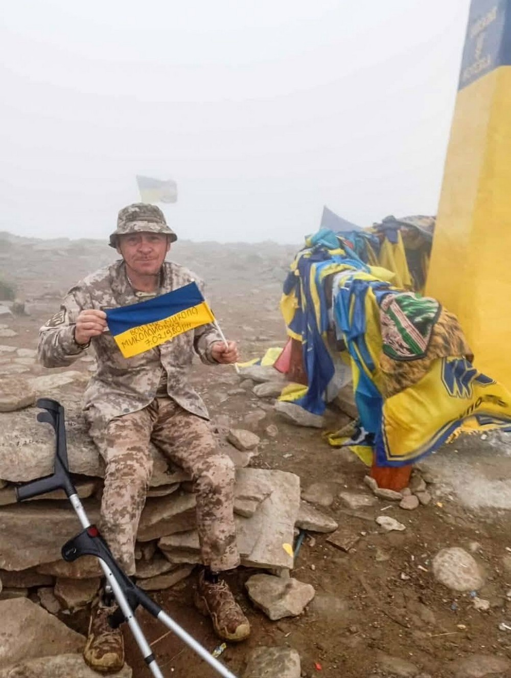 Підкорив Говерлу на протезах український Захисник і батько полеглого Героя (фото) Підкорив Говерлу на протезах український Захисник і батько полеглого Героя (фото)