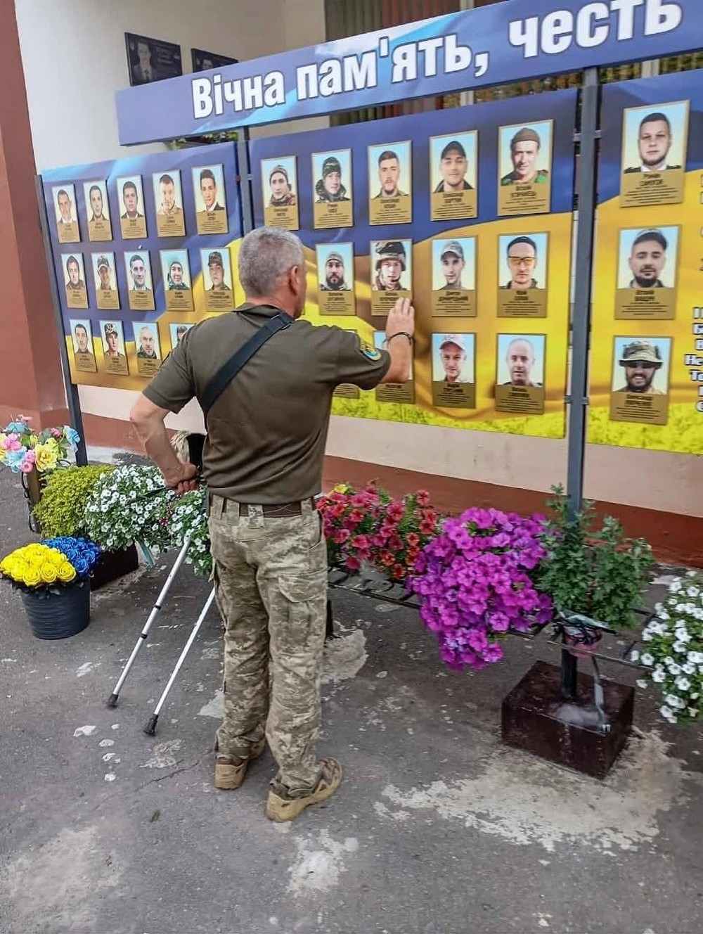 Підкорив Говерлу на протезах український Захисник і батько полеглого Героя (фото) Підкорив Говерлу на протезах український Захисник і батько полеглого Героя (фото)