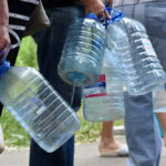 Окупанти вчать жителів, як “правильно” стояти в чергах за водою у Донецьку – ЦНС