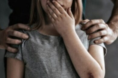 Вихователь будинку сімейного типу на Херсонщині ґвалтував та розбещував 7 підопічних дівчат – його судитимуть