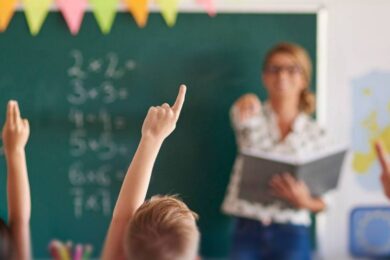 Гроші ходять за вчителем: хто може взяти участь у пілотному проекті та коли почнеться реєстрація