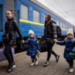 Оголошено примусову евакуацію дітей з