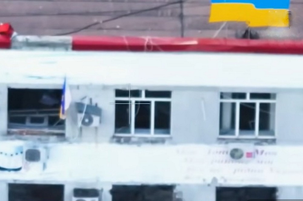 ЗСУ повернули український прапор на будівлю міської ради в Покровську (відео) 1 ЗСУ повернули український прапор на будівлю міської ради в Покровську