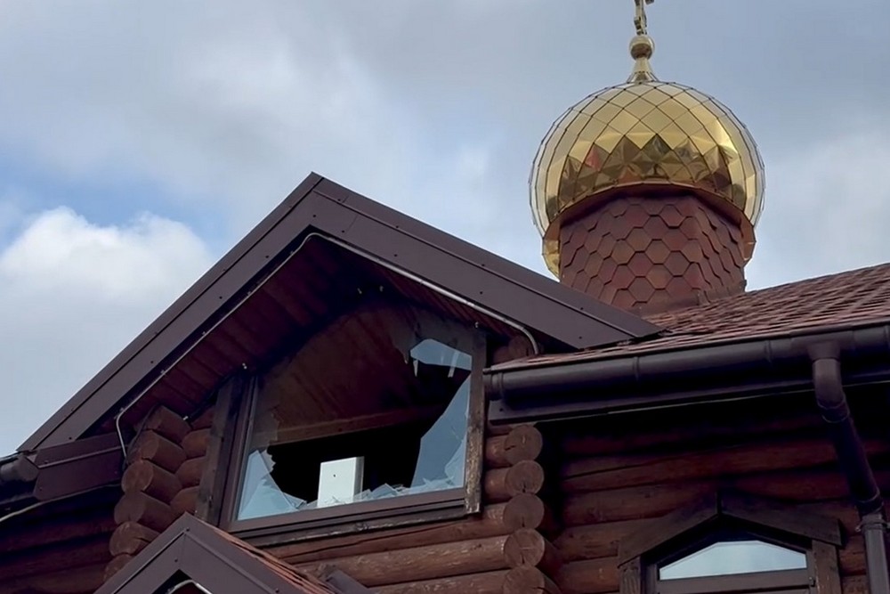 Ворог масовано вдарив по центру Нікополя: є загиблі, понівечено храм, в області багато поранених (фото, відео) 1 Ворог масовано вдарив по центру Нікополя: є загиблі, понівечено храм, в області багато поранених (фото, відео)