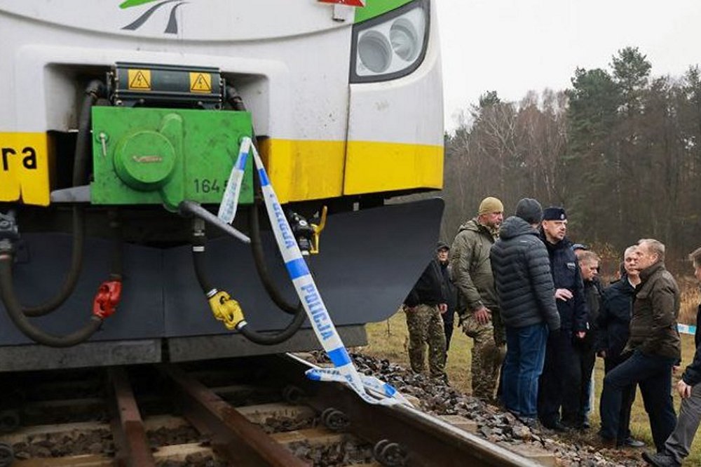 У Польщі заявили, що диверсія на залізничних коліях була організована "спецслужбами зі сходу" 1 " Польщі заявили, що диверсія на залізничних коліях була організована "спецслужбами зі сходу"