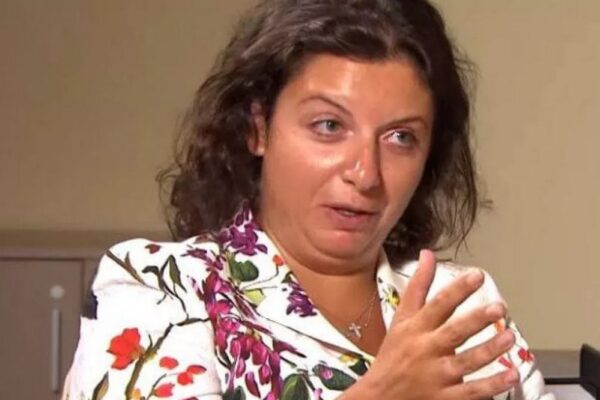«Дєті, пятєро, впавалку в карідорє, пад лестніцей»: пропагандистка Симоньян скиглить після атаки на Краснодарський край